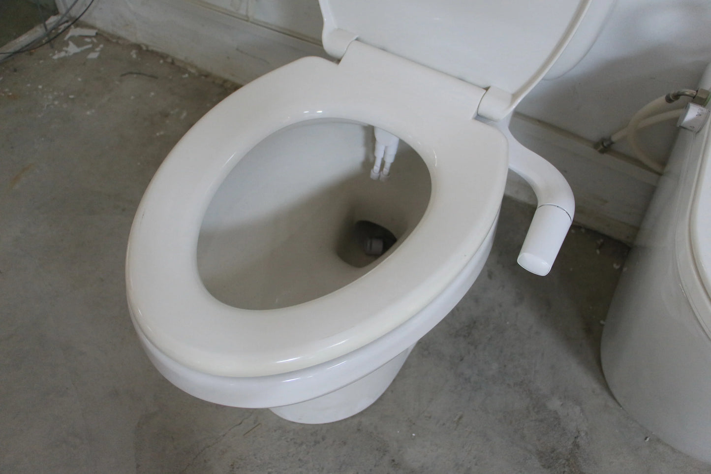Left-Hand Bidet Toilet Seat Attachment – Dual Nozzle, Adjustable Pressure, UK ½" Tee Connector